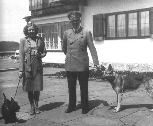 Mlechin_book 6 Hitler with Eva Braun, Stasi