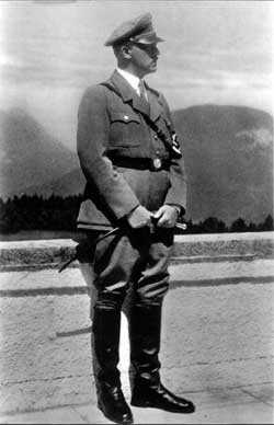 Hitler w ridingcrop