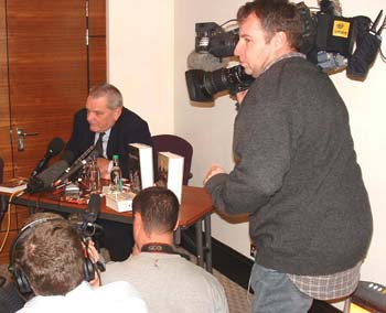 PressConf_221206b