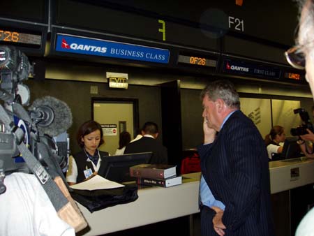 Qantas_staff_2