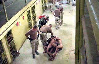 guards and prisoenrs at Abu Ghraib